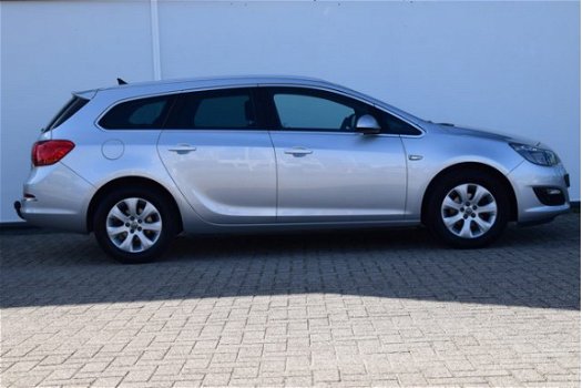 Opel Astra Sports Tourer - 1.4 Turbo Navi, Parkeersensoren, Trekhaak, Dealer onderhouden - 1