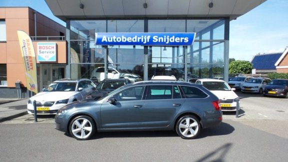 Skoda Octavia Combi - 1.0 TSI 116PK Greentech Style NAVI/PDC/CLIMA - 1