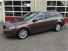 Skoda Octavia Combi - 1.6 TDI Elegance Businessline | NIEUWSTAAT | DSG | LEER |