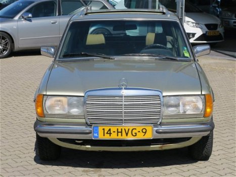 Mercedes-Benz 230 - (W123) Combi TE - 1