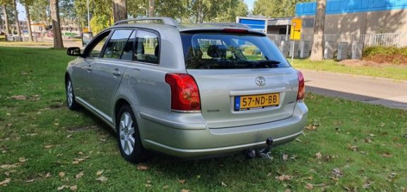 Toyota Avensis Wagon - 1.8 VVTi Linea Luna AUTOMAAT AIRCO APK 09-2020 TREKHAAK NAP NL AUTO - 1