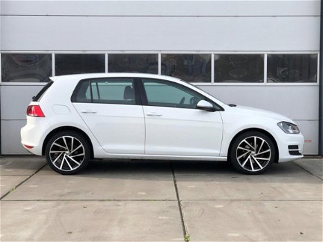 Volkswagen Golf - 1.2 TSI Trendline / AIRCO/CRUISE /70, 000km/NIEUW STAAT/EERSTE EIGENAAR/DEALER - 1