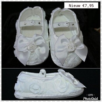 BABY SCHOENEN IN WIT MET ROOSJES EN KRISTAL MAAT 17/18 - 0