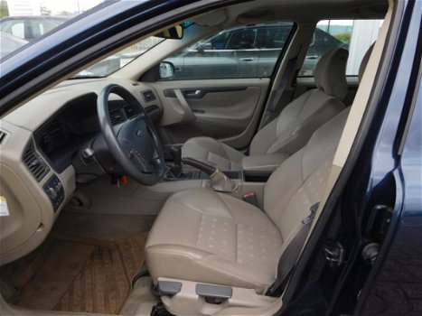 Volvo V70 - 2.4 Comfort Line 1 EIGENAAR MET NW APK - 1