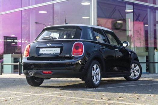 Mini Mini Cooper - Hatchback Business 5-deurs/Airco / Navigatie / Cruisecontrol / 15