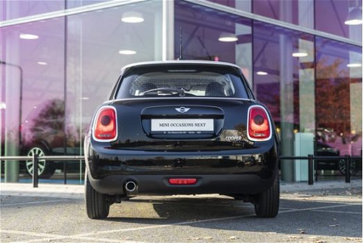 Mini Mini Cooper - Hatchback Business 5-deurs/Airco / Navigatie / Cruisecontrol / 15