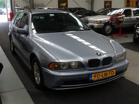 BMW 5-serie Touring - 520i Edition Automaat Youngtimer Prijs is incl BTW Airco Climate control Trekh - 1