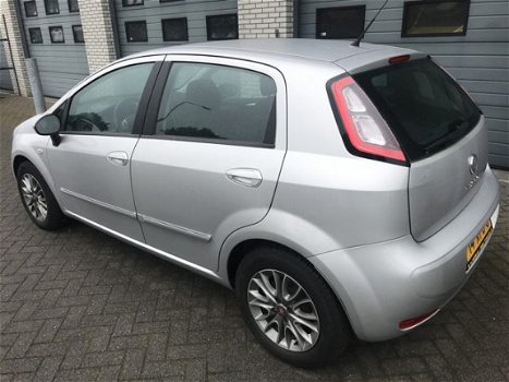 Fiat Punto Evo - 1.3 M-Jet Easy / Weinig kilometers (clim.C / LMV / MF lederen stuurwiel / Tomtom / - 1