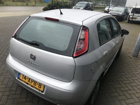 Fiat Punto Evo - 1.3 M-Jet Easy / Weinig kilometers (clim.C / LMV / MF lederen stuurwiel / Tomtom / - 1