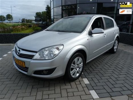 Opel Astra - 1.8 Executive Navi.Airco, Nap, EINDEJAARSAANBIEDING - 1