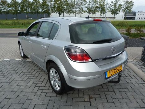 Opel Astra - 1.8 Executive Navi.Airco, Nap, EINDEJAARSAANBIEDING - 1