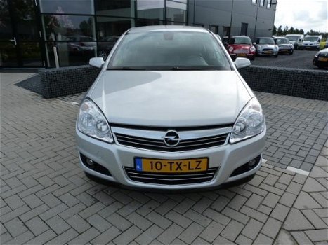 Opel Astra - 1.8 Executive Navi.Airco, Nap, EINDEJAARSAANBIEDING - 1