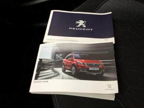 Peugeot 2008 - 1.2 PureTech 82pk Blue Lion Panoramadak Navigatie - 1