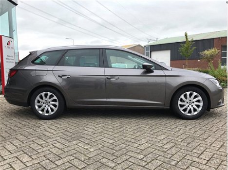 Seat Leon ST - 1.6 TDI Style Business, Navi, Parkeersensoren v+a, Dealeronderhouden - 1