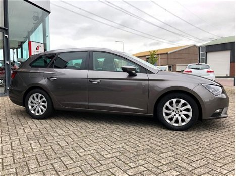 Seat Leon ST - 1.6 TDI Style Business, Navi, Parkeersensoren v+a, Dealeronderhouden - 1