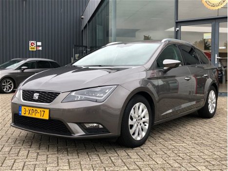 Seat Leon ST - 1.6 TDI Style Business, Navi, Parkeersensoren v+a, Dealeronderhouden - 1