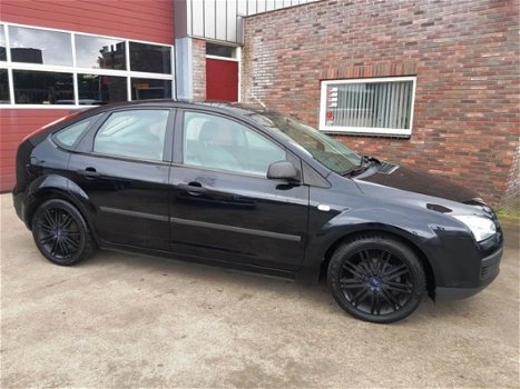 Ford Focus - 1.6-16V Champion Airco, Trekhaak, LMV, - 1