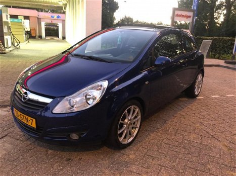 Opel Corsa - 1.4-16V Cosmo apk nieuw - 1