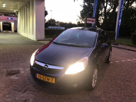 Opel Corsa - 1.4-16V Cosmo apk nieuw - 1