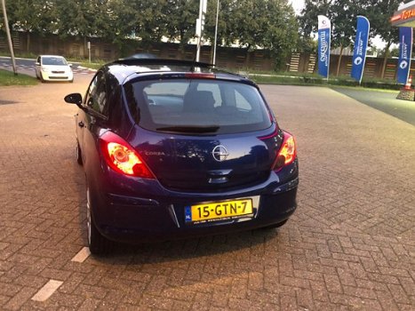 Opel Corsa - 1.4-16V Cosmo apk nieuw - 1