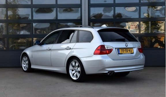 BMW 3-serie Touring - 330xd Executive * LEER * AUTOMAAT * NAVIGATIE * APK 03-2020 - 1