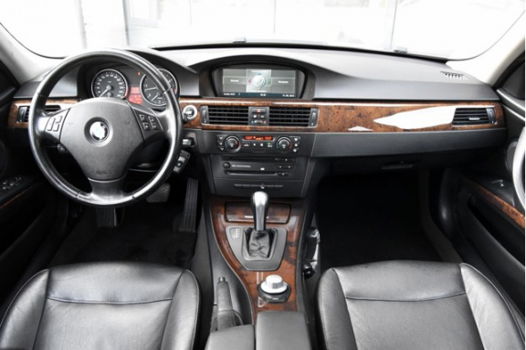BMW 3-serie Touring - 330xd Executive * LEER * AUTOMAAT * NAVIGATIE * APK 03-2020 - 1