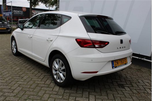 Seat Leon - 1.2 TSI Style Business Climate, cruise, Works with AppleCarPlay, parkeersensoren achter - 1