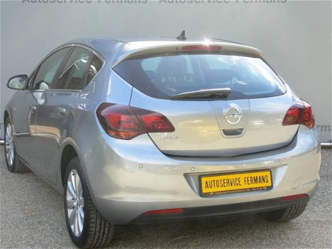 Opel Astra - 1.6-16V Automaat - Navi - Xenon - 2010 - 1