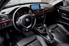 BMW 3-serie Touring - 318d PANORAMADAK LEDER SPORTSTOELEN XENON NAVIGATIE