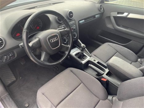 Audi A3 Sportback - 2.0 TDI Ambiente clima , cruise , trekhaak - 1