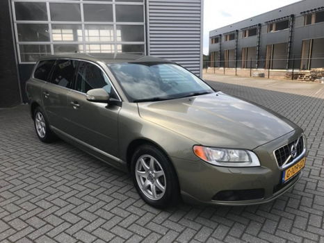 Volvo V70 - 2.5FT Summum 232 PK leder - 1