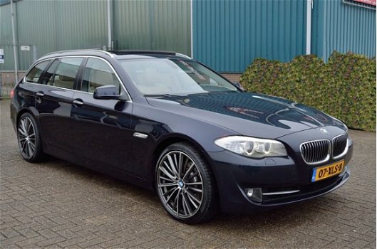 BMW 5-serie Touring - 520i Aut8/F1 HIGH EXE *Panorama, Sportleder, NaviPro, Xenon, Cruise, Clima, PD - 1