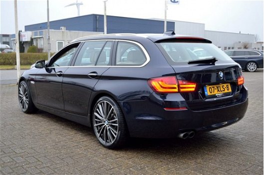 BMW 5-serie Touring - 520i Aut8/F1 HIGH EXE *Panorama, Sportleder, NaviPro, Xenon, Cruise, Clima, PD - 1