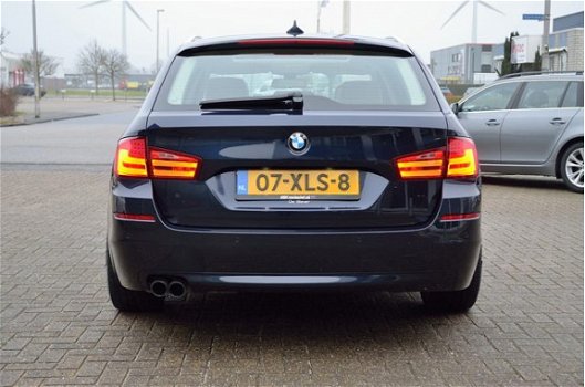 BMW 5-serie Touring - 520i Aut8/F1 HIGH EXE *Panorama, Sportleder, NaviPro, Xenon, Cruise, Clima, PD - 1