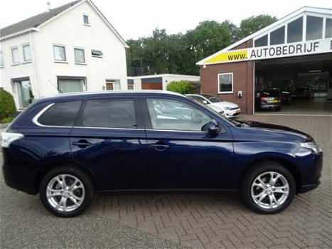 Mitsubishi Outlander - 2.0 Instyle 7-Pers, Leer, 18''Lmv, Schuifdak, DAB, Camera - 1