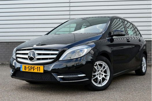 Mercedes-Benz B-klasse - 180 Ambition RIJKLAAR PRIJS-GARANTIE Navigatie Xenon Trekhaak - 1