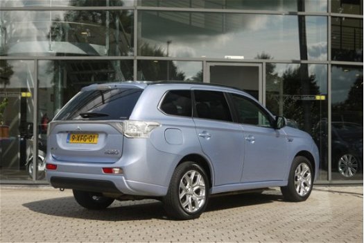 Mitsubishi Outlander - 2.0 PHEV Executive Edition PRIJS IS INCL BTW Nav/Climate/Camera - 1