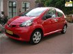 Toyota Aygo - 1.0-12V 5 deurs 100000kmtr zeer mooi en technisch 100% goed - 1 - Thumbnail