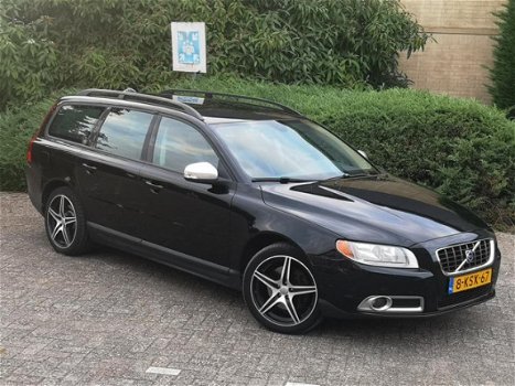 Volvo V70 - 2.4 D 120KW AUT 2008 Zwart - 1