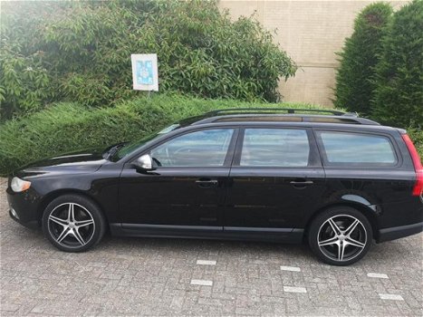 Volvo V70 - 2.4 D 120KW AUT 2008 Zwart - 1