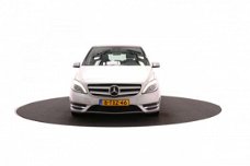 Mercedes-Benz B-klasse - 180 Ambition | Sportpakket | Parkeerpilot | Panorama-schuifdak