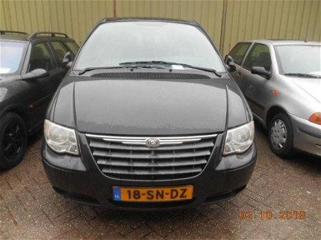 Chrysler Voyager - 2.5 CRD SE Luxe deze auto wordt afgeleverd met een nieuwe apk - 1