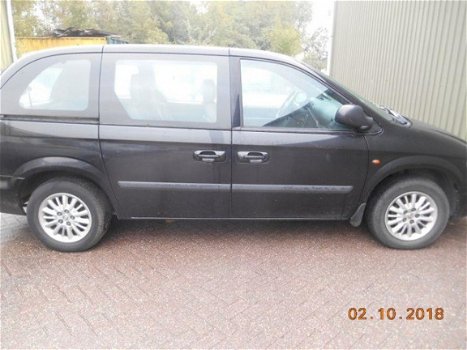 Chrysler Voyager - 2.5 CRD SE Luxe deze auto wordt afgeleverd met een nieuwe apk - 1