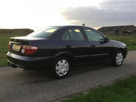 Nissan Almera - 1.5 Visia met airco trekhaak en N.A.P - 1