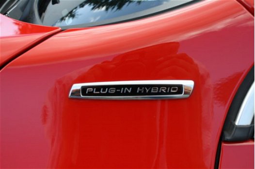 Volvo V60 - 2.4 D6 AWD Plug-In Hybrid R-Design Prijs Incl.BTW | Stoelverwarming + achterbankverwarmi - 1