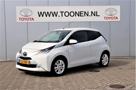 Toyota Aygo - 1.0 VVT-i x-pure Parkeercamera-Lichtmetalen velgen - 1