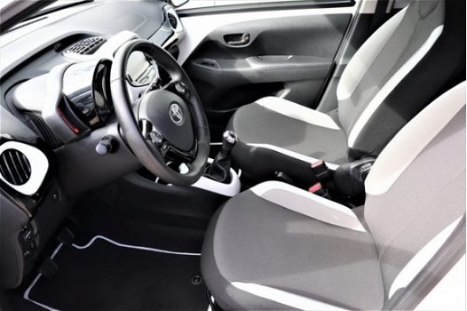 Toyota Aygo - 1.0 VVT-i x-pure Parkeercamera-Lichtmetalen velgen - 1