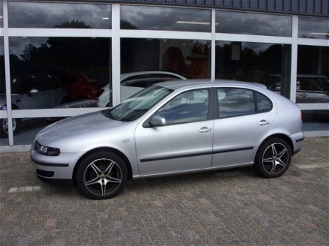 Seat Leon - 1.6-16V Stella lees de opmerkingen - 1