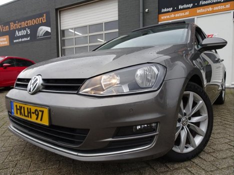 Volkswagen Golf - 1.6 TDI Highline van 1ste eig. met parkeersensoren en navigatie en elec. panoramad - 1