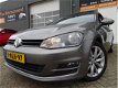 Volkswagen Golf - 1.6 TDI Highline van 1ste eig. met parkeersensoren en navigatie en elec. panoramad - 1 - Thumbnail